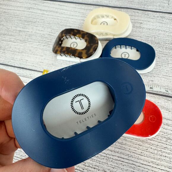 Teleties Assorted Lot Of 32 Hair Clips - Picture 12 of 15